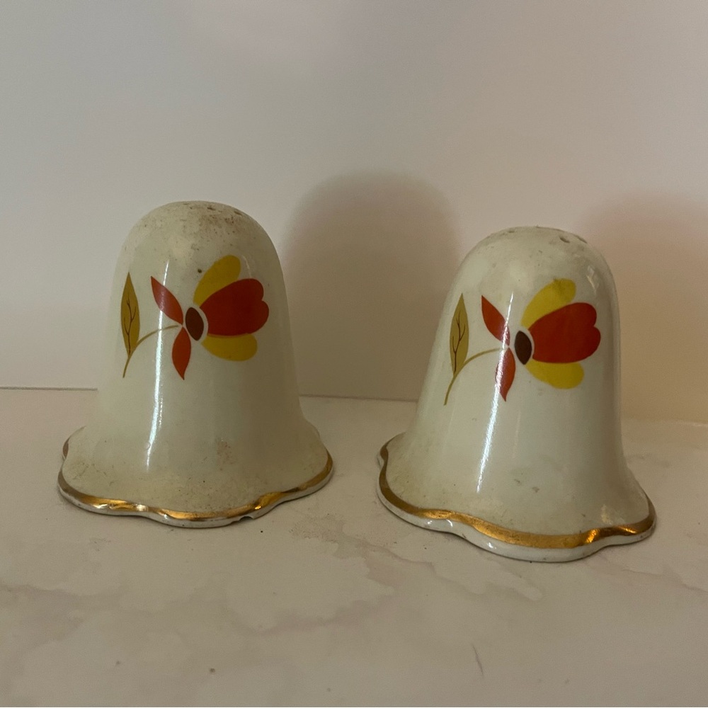 ❤️2/$25 Floral Ceramic Bell Shaped Salt and pepper shakers